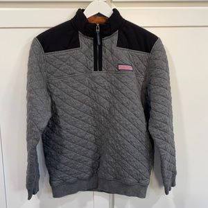 Vineyard Vines black & gray quarter zip pull-over Size Small🐋🖤